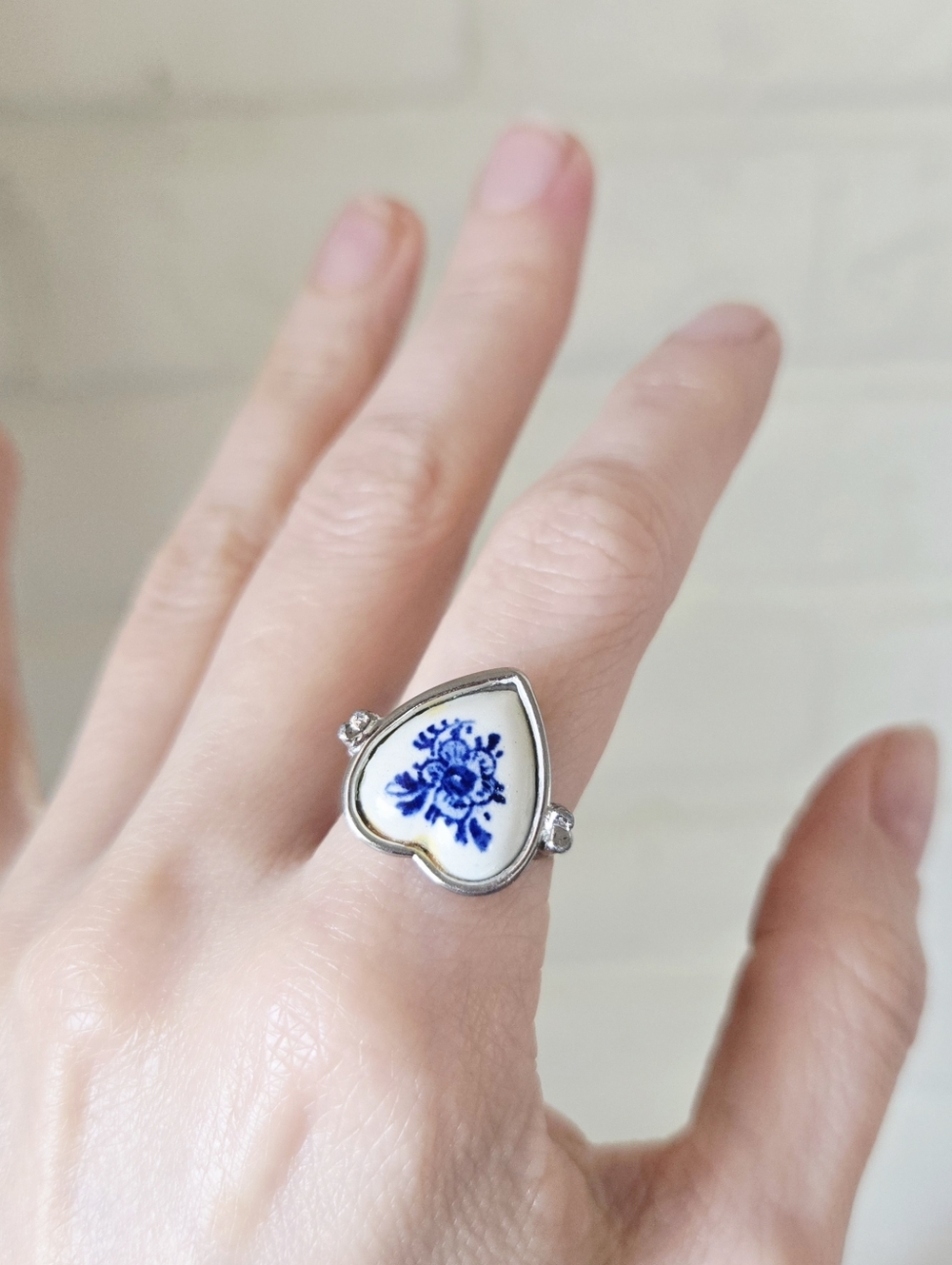 Vtg Painted Ceramic Floral Heart Shaped Ring, Silver Tone, Romantic, 7 - Picture 3 of 7